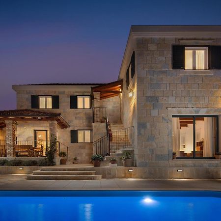 Cozy Home In Zrnovnica With Wifi Εξωτερικό φωτογραφία