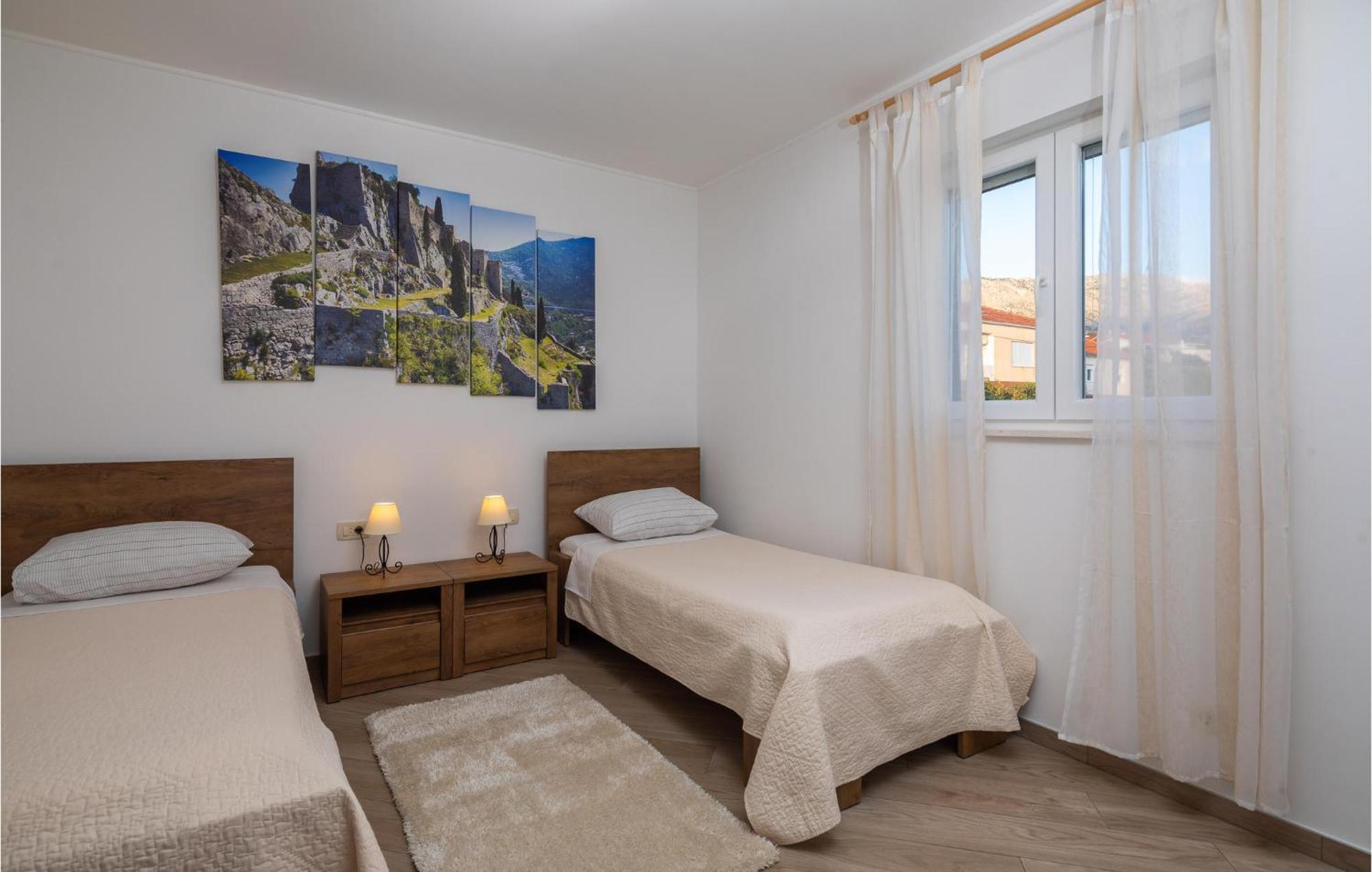 Cozy Home In Zrnovnica With Wifi Εξωτερικό φωτογραφία