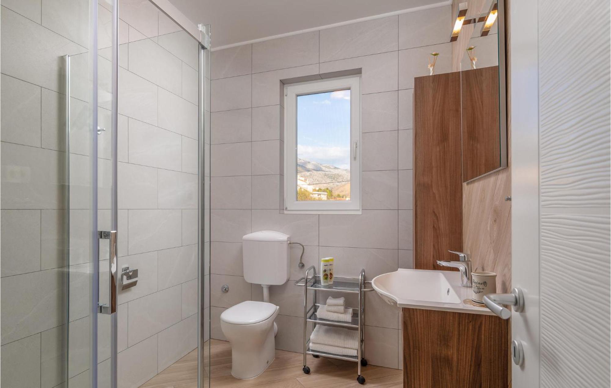 Cozy Home In Zrnovnica With Wifi Εξωτερικό φωτογραφία