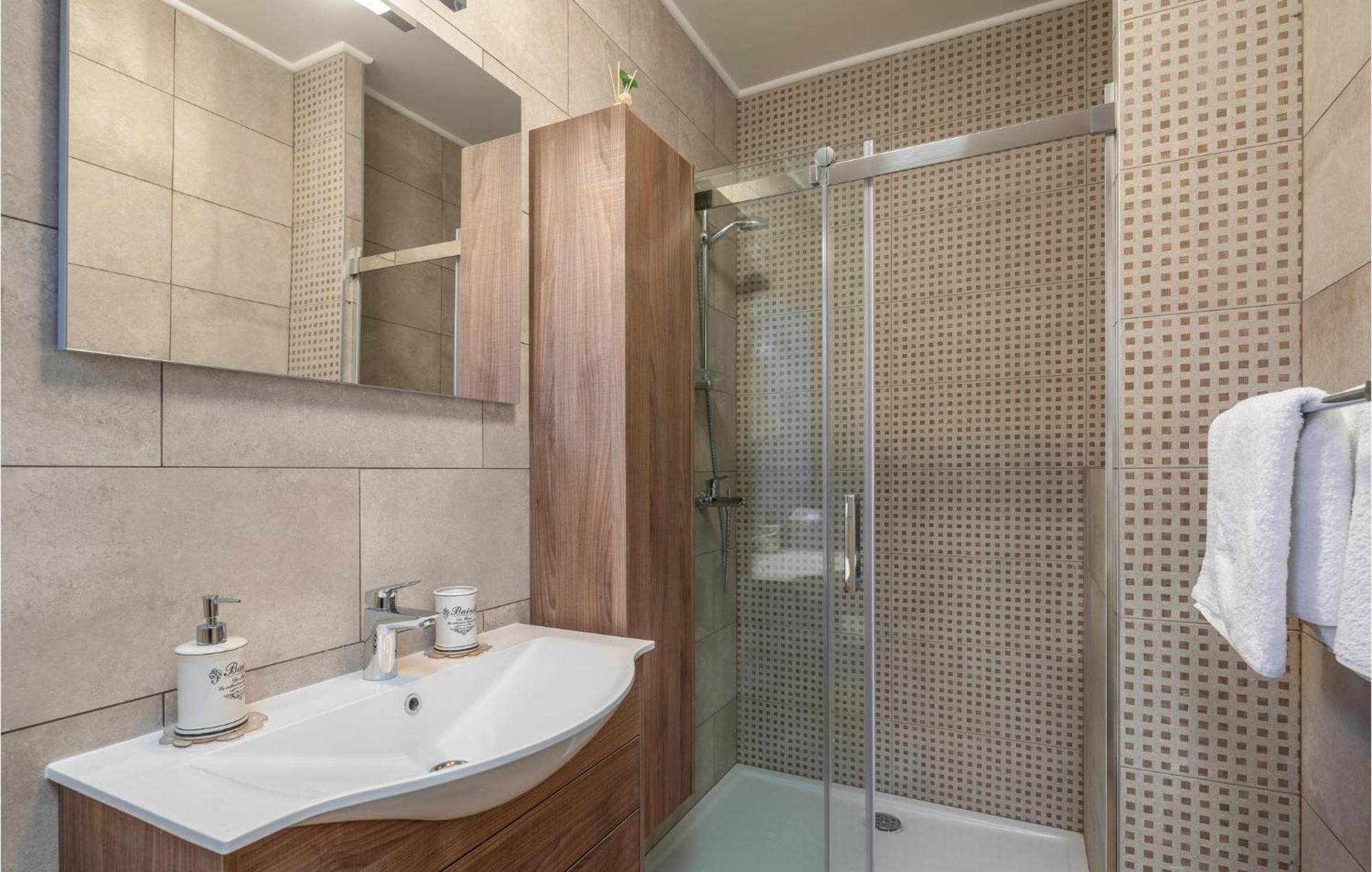 Cozy Home In Zrnovnica With Wifi Εξωτερικό φωτογραφία