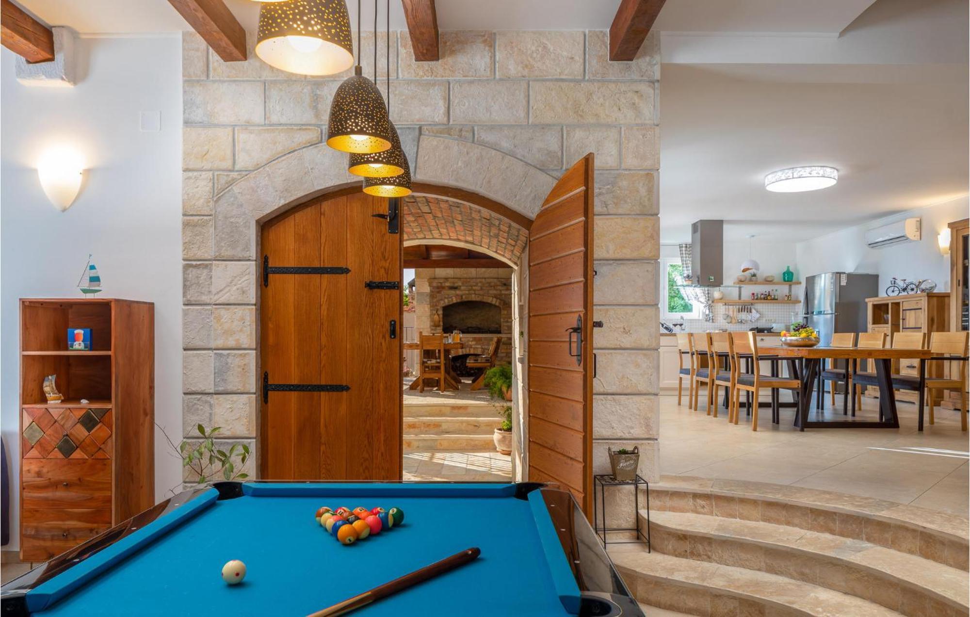 Cozy Home In Zrnovnica With Wifi Εξωτερικό φωτογραφία