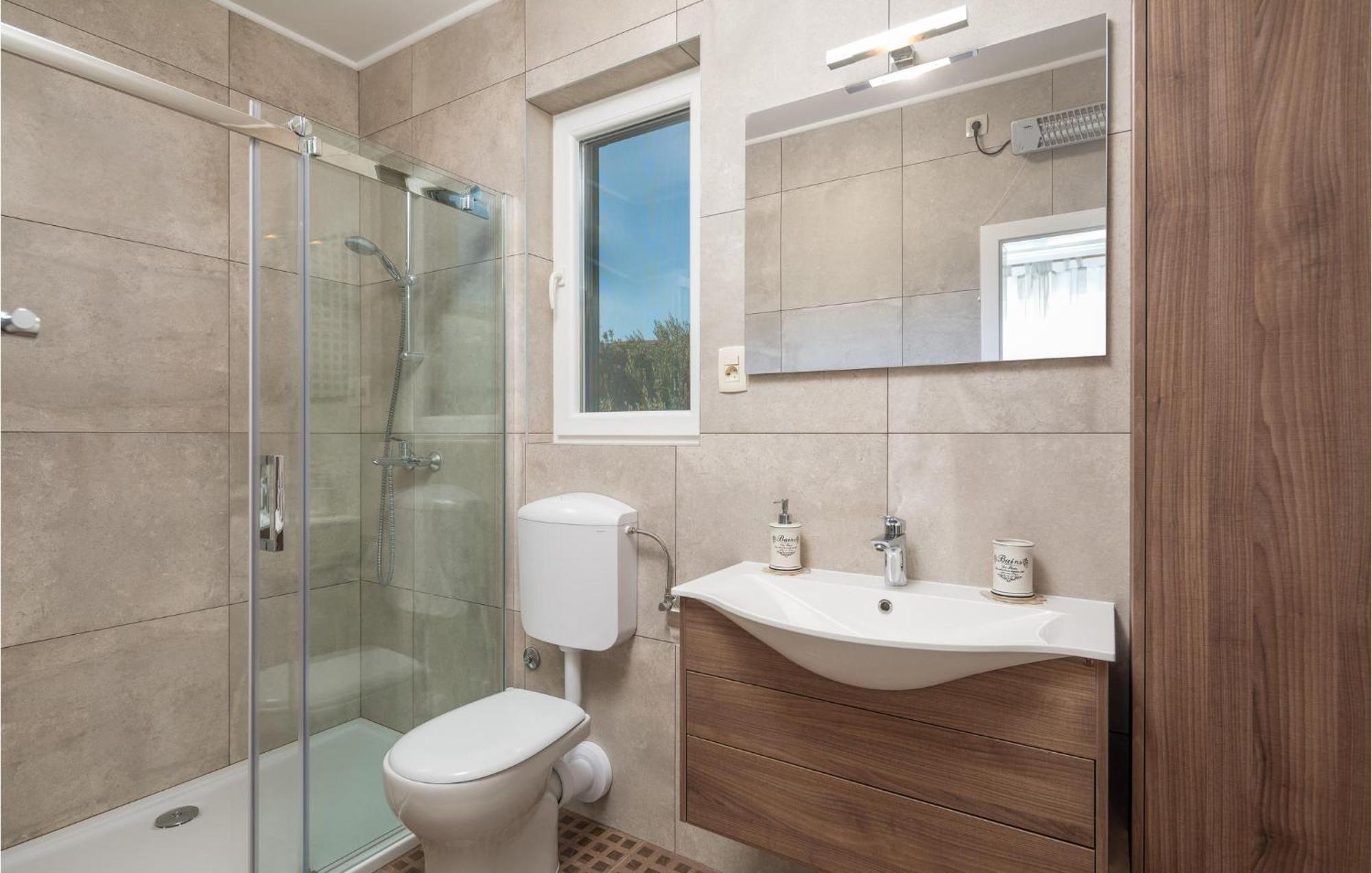 Cozy Home In Zrnovnica With Wifi Εξωτερικό φωτογραφία