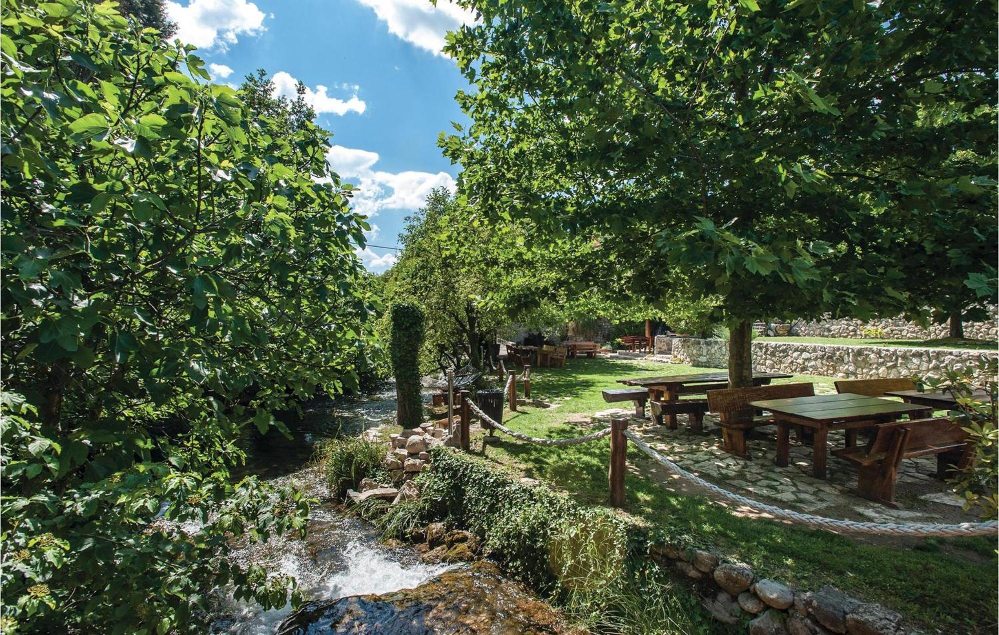 Cozy Home In Zrnovnica With Wifi Εξωτερικό φωτογραφία