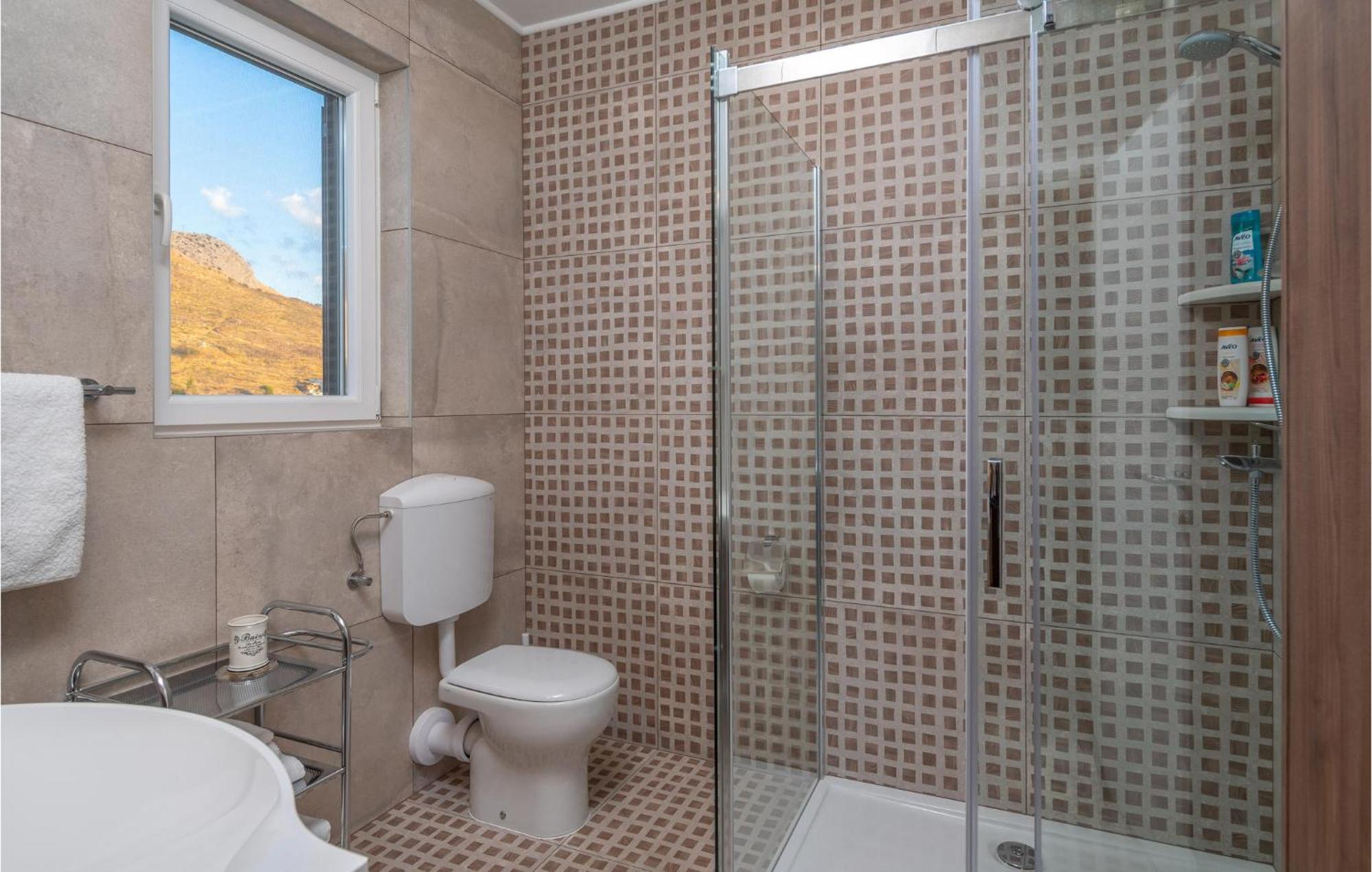 Cozy Home In Zrnovnica With Wifi Εξωτερικό φωτογραφία