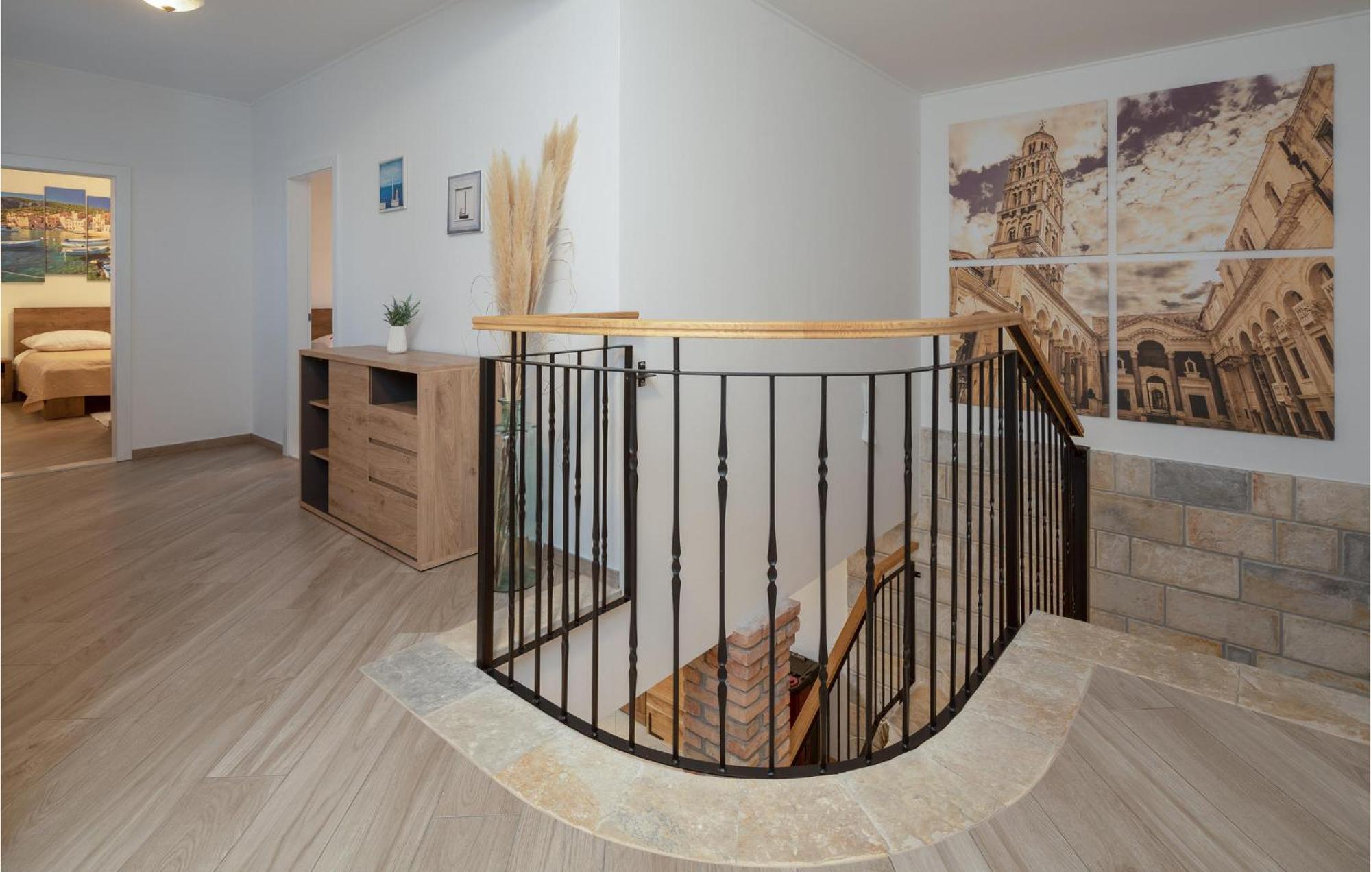 Cozy Home In Zrnovnica With Wifi Εξωτερικό φωτογραφία