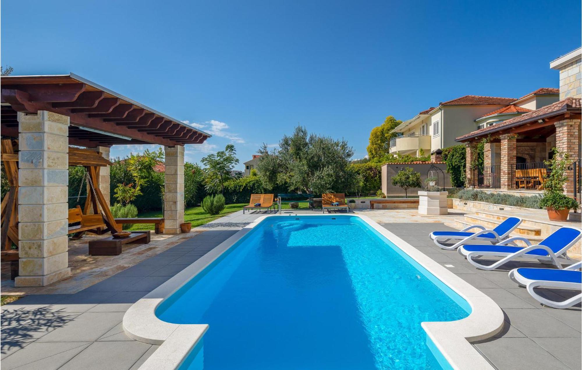 Cozy Home In Zrnovnica With Wifi Εξωτερικό φωτογραφία