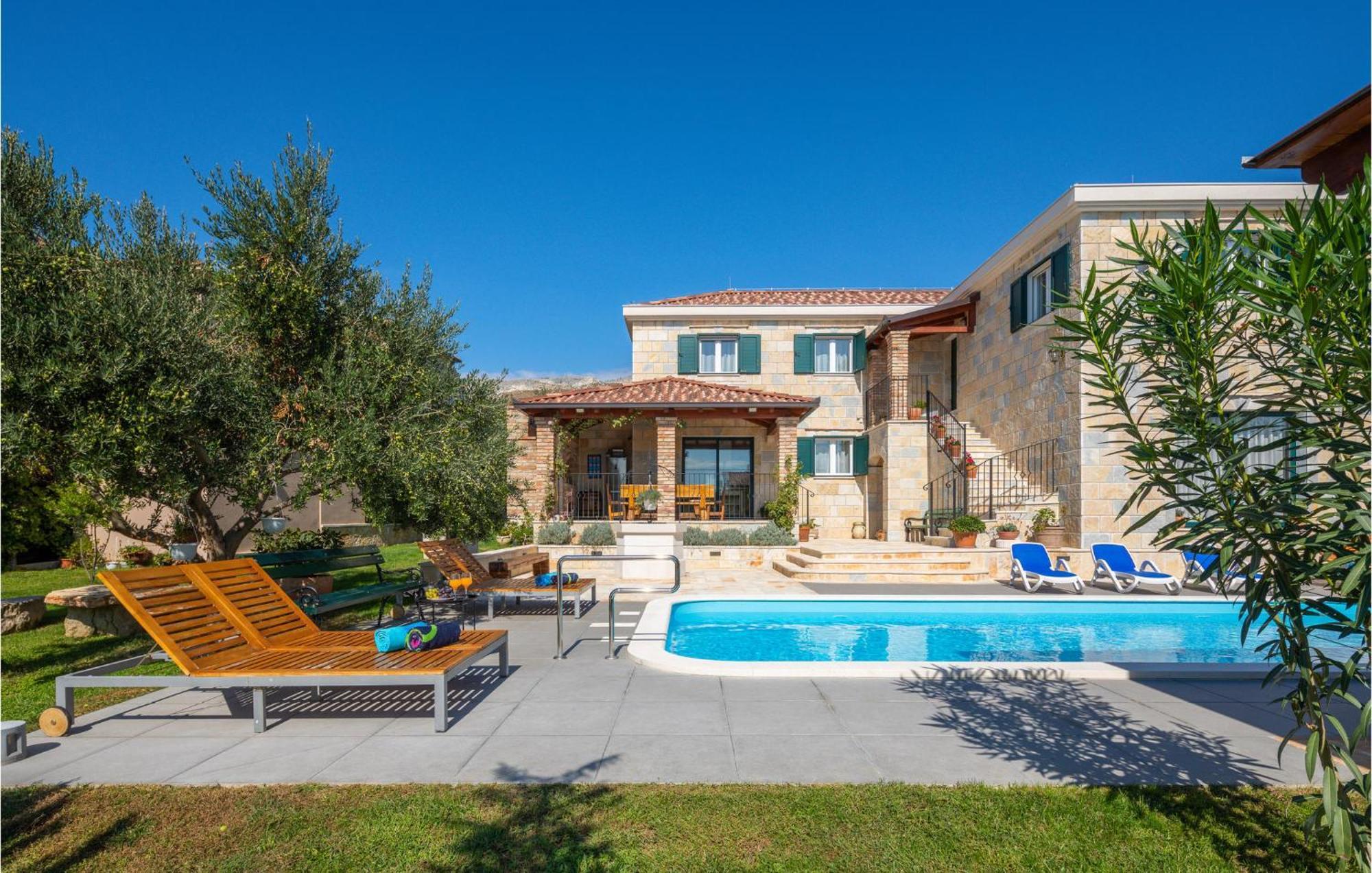 Cozy Home In Zrnovnica With Wifi Εξωτερικό φωτογραφία